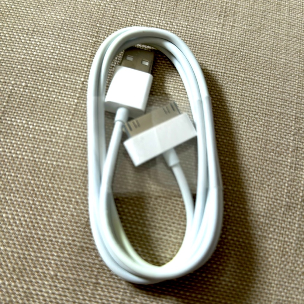Apple 30 pin charging cable never used